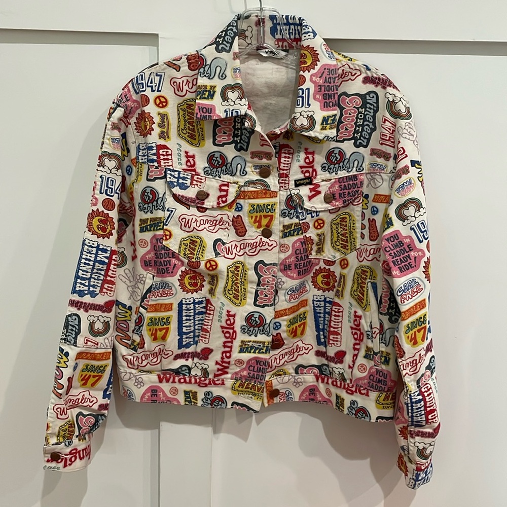 Wrangler denim jacket. Cropped and oversized. Size XS vintage print